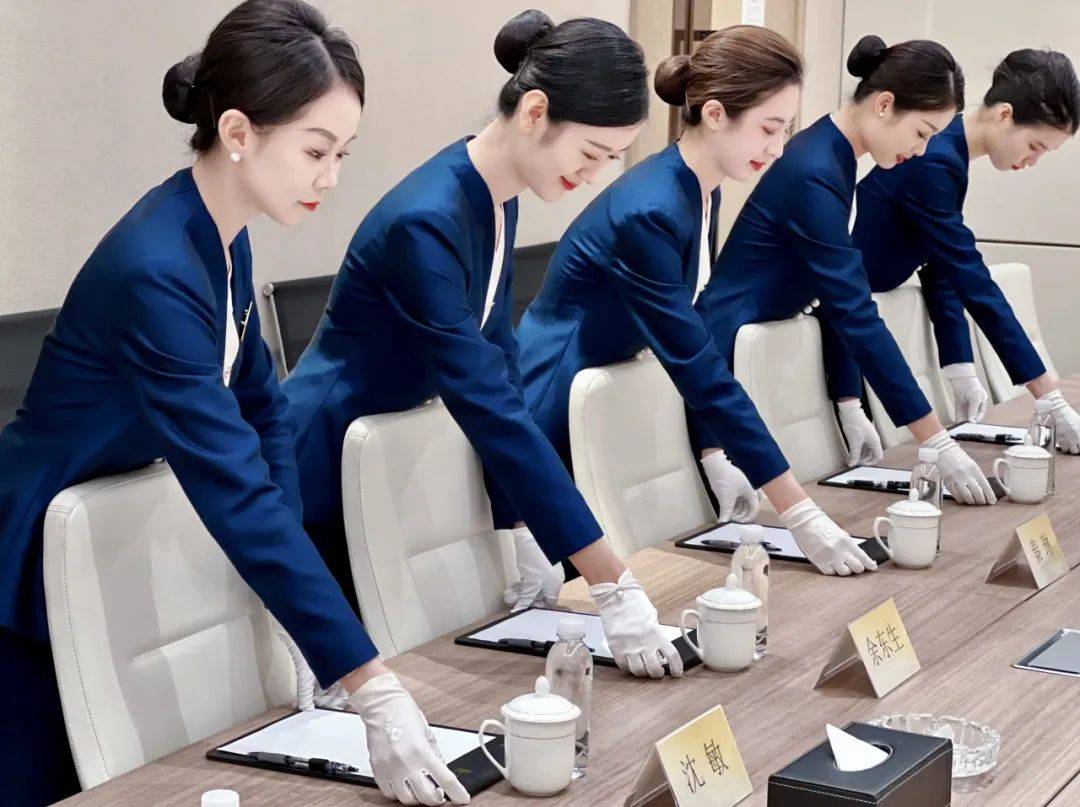 引入三軍儀仗隊禮儀標準，越秀服務打造臻越體系形象名片