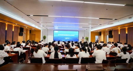 站坐走談皆學問 醫保服務禮儀小課堂